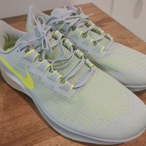 Nike Zoom Pegasus 37 Men Size 13 Like New Condition